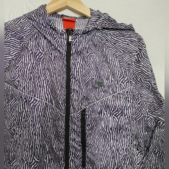 Nike Windrunner Black Light Flash Lightweight Jacket Running Purple M 584791-507 - Picture 5 of 9